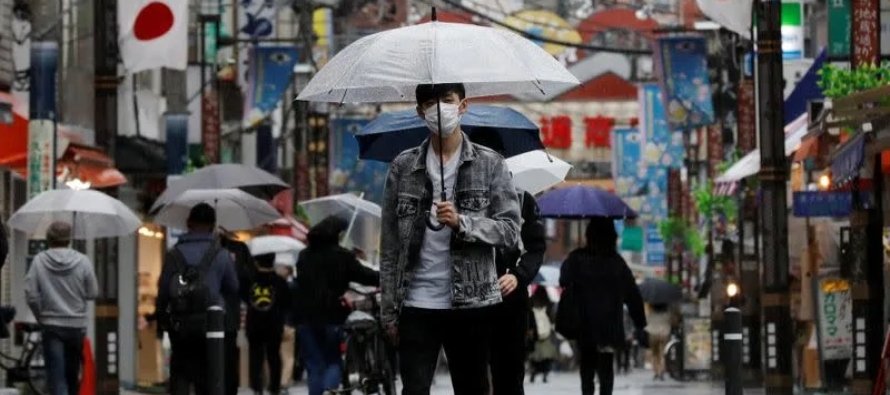 Japón no ha sufrido tanto por el virus como otras naciones, pero su campaña de...