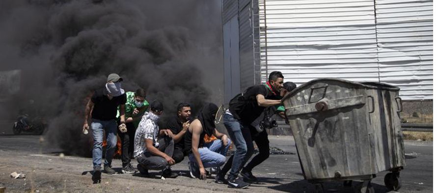 El bombardeo de la Franja de Gaza por parte de Israel se extendió al sábado en la...