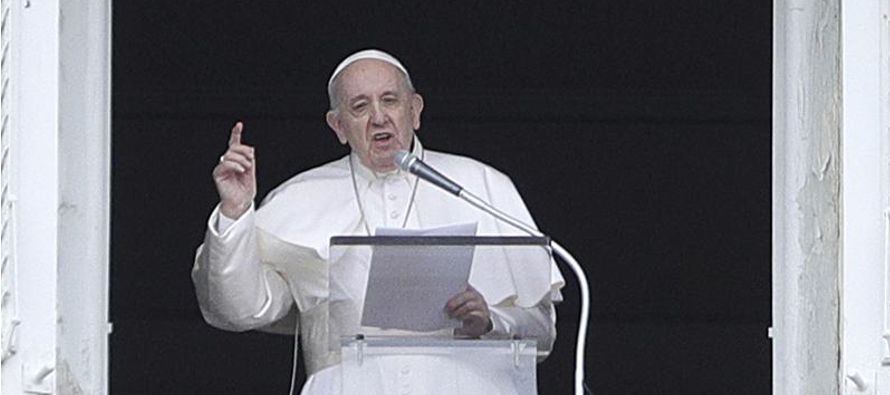 El papa Francisco condenó el domingo la “inaceptable” espiral de violencia entre...