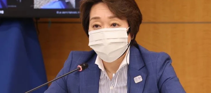 La presidenta del comité organizador de Tokio 2020, Seiko Hashimoto, agradeció y...