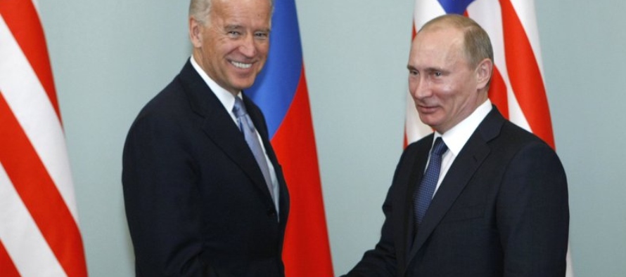 Biden propuso la cumbre en una llamada telefónica con Putin en abril, en momentos en que su...