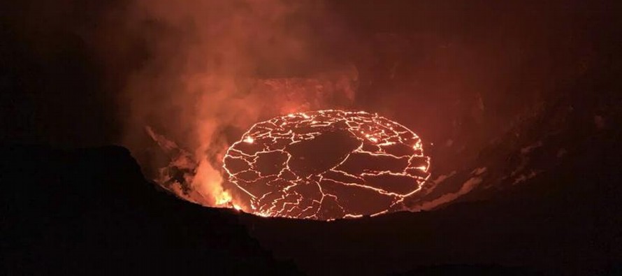 El Kilauea, que había estado haciendo erupción en el cráter de la cumbre desde...
