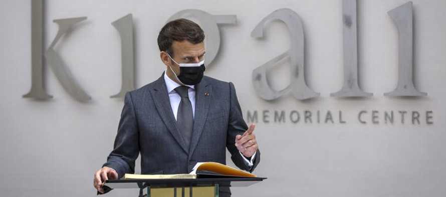 Macron habló solemnemente de cómo Francia les falló a las 800,000...