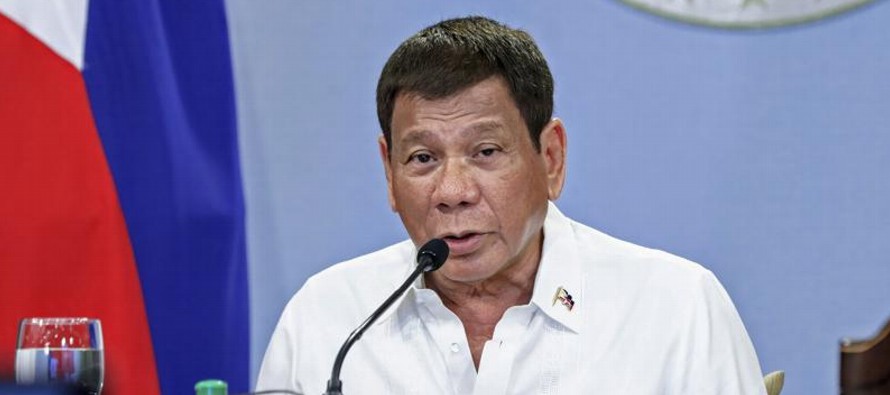 Duterte comparó la represión antidrogas con la guerra de su gobierno contra las...