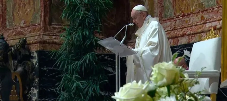 El Papa explica que para celebrar la Eucaristía “es preciso reconocer, antes que nada,...