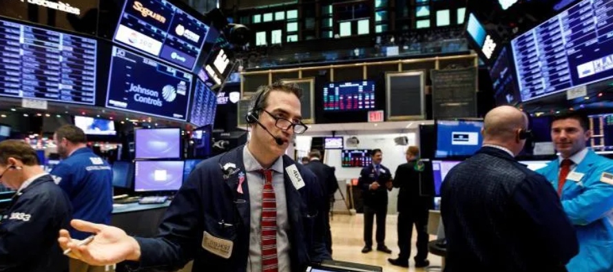 Al cierre de la sesión en la Bolsa de Nueva York, el Dow Jones restó 126,15 puntos,...
