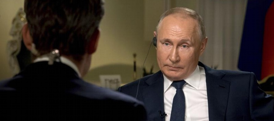 Putin también tachó de infundadas las acusaciones de que Rusia perpetra ciberataques...