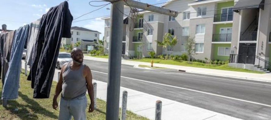 "Los gastos de energía de los residentes de Florida son un 40 % más altos que el...