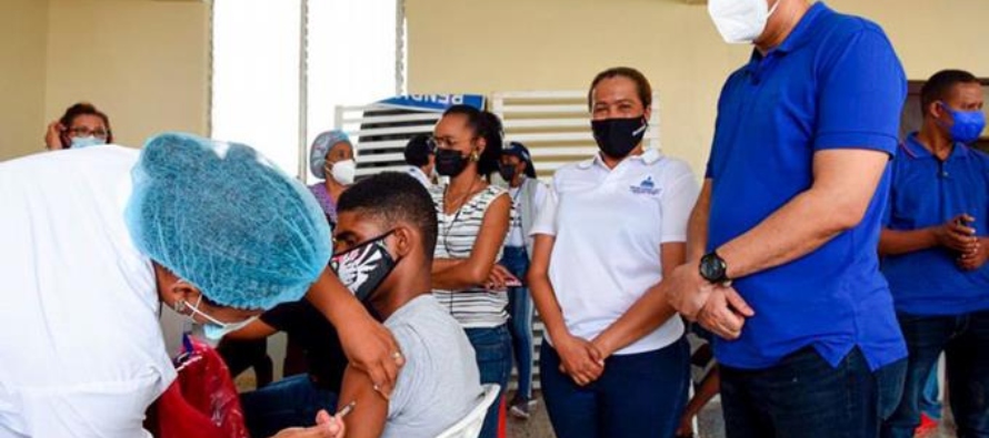 Desde mediados de enero el gobierno ecuatoriano ha vacunado a médicos y trabajadores...