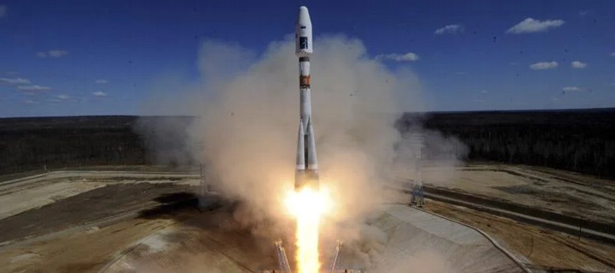 El lanzamiento de la nave de carga se efectuó con un cohete Soyuz-2.1a desde la rampa 31 del...