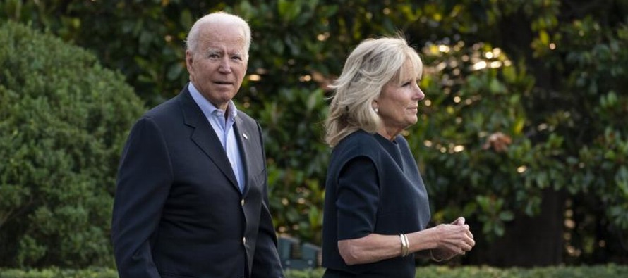 Biden y la primera dama Jill Biden, quienes partieron de Washington por la mañana, planean...