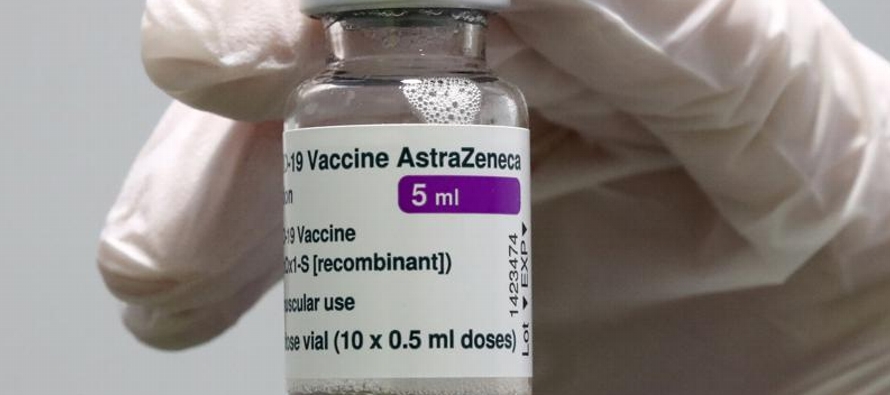 El comité recomendó que la segunda dosis con una vacuna de ARN mensajero sea...