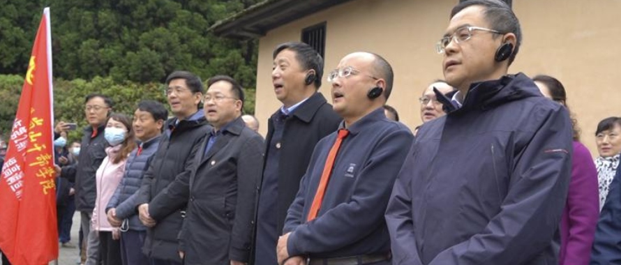 El programa de Jinggangshan se enfoca en los primeros días de la revolución, en el...