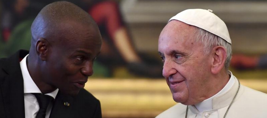 El pontífice, quien se recupera de una cirugía intestinal, condenó en el...
