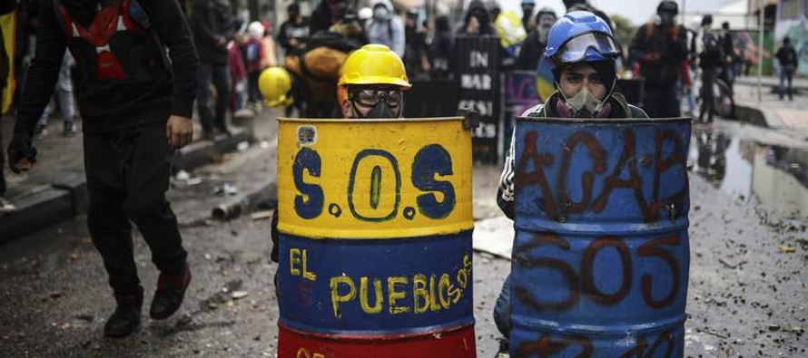 Las recientes protestas en Colombia derivaron en episodios violentos en los que han muerto al menos...