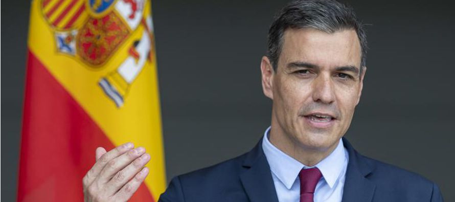 El presidente del gobierno español reorganizó su gabinete el sábado, con una...