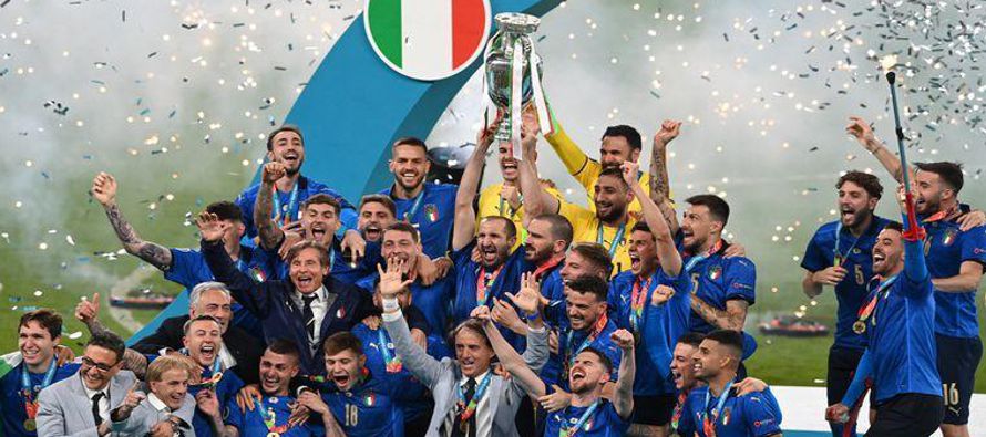 La selección de Italia regresó a primera hora de la mañana de este lunes a...