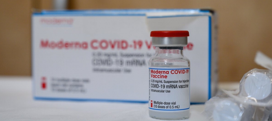 El país sudamericano firmó así el primer contrato para recibir vacunas contra...