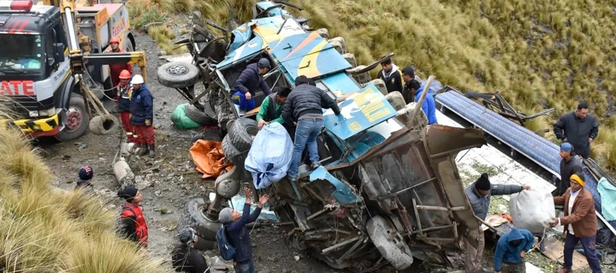 El accidente se produjo en la madrugada en la región sureña de Chuquisaca, a unos 400...
