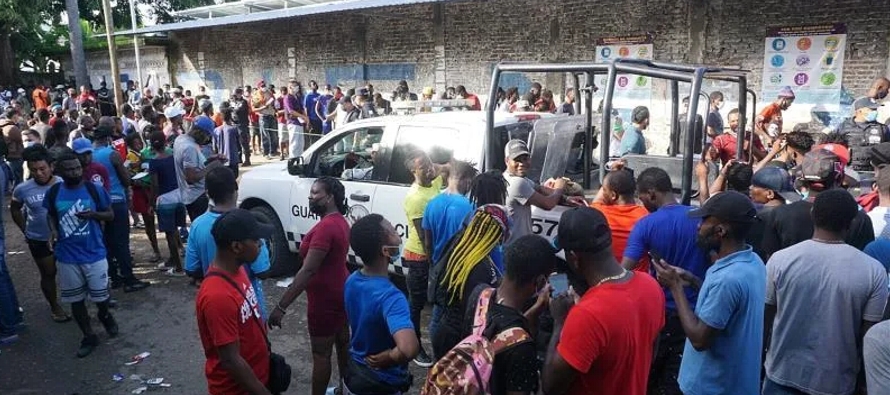 En Tapachula hay cerca de 2,000 migrantes -entre haitianos, cubanos y centroamericanos, en su...