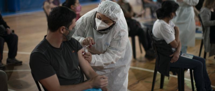 Varios países de Europa lanzaron recientemente medidas para incentivar la vacunación...