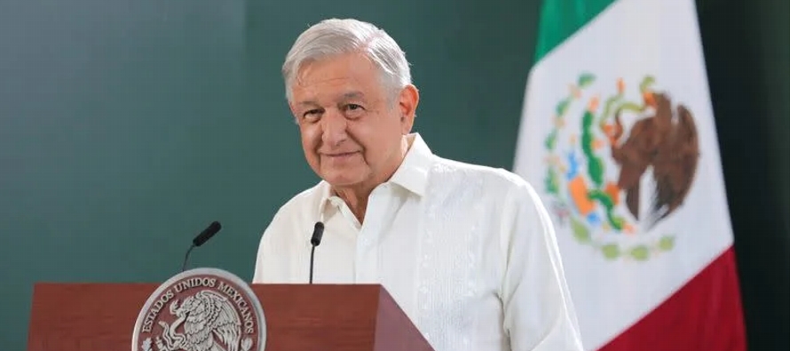 Al menos 50 personas cercanas a López Obrador fueron eventualmente seguidas durante parte...