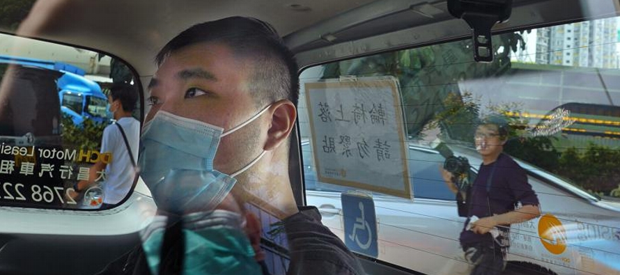 Tong Ying-kit, de 24 años, fue acusado de arremeter con su moto contra un grupo de agentes...