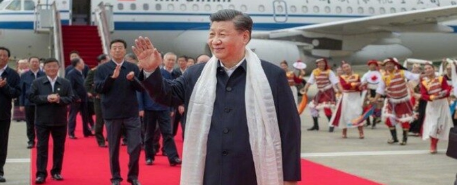 Su visita coincide con el 70º aniversario de la invasión del Tíbet por las...