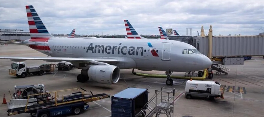 American Airlines señaló que varias aerolíneas han sufrido retrasos en la...