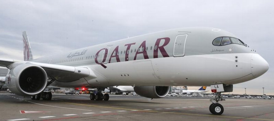 Qatar Airways dijo que estuvo monitoreando la degradación debajo de la pintura en el...