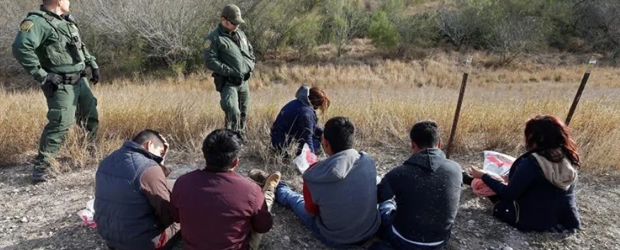 Padilla indicó que los vuelos de deportación acelerada comenzaron el pasado 30 de...