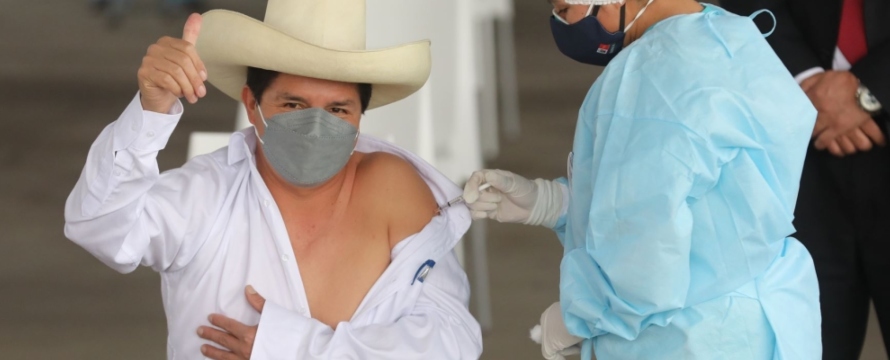 La vacuna china fue la primera en llegar a Perú a inicios de febrero. Los primeros en...