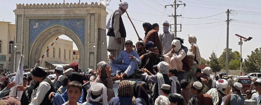 Este viernes, los talibanes se apoderaron fácilmente de Firozkoh, capital de la provincia de...