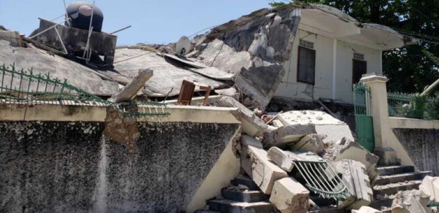 Al sismo le siguió una réplica de magnitud 5,2 a 17 kilómetros de la localidad...