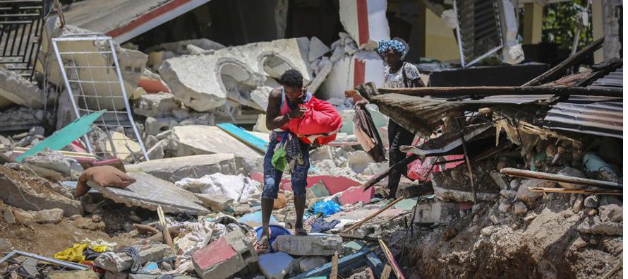 La cifra de fallecidos por el sismo de magnitud 7,2 en Haití se disparó el domingo a...