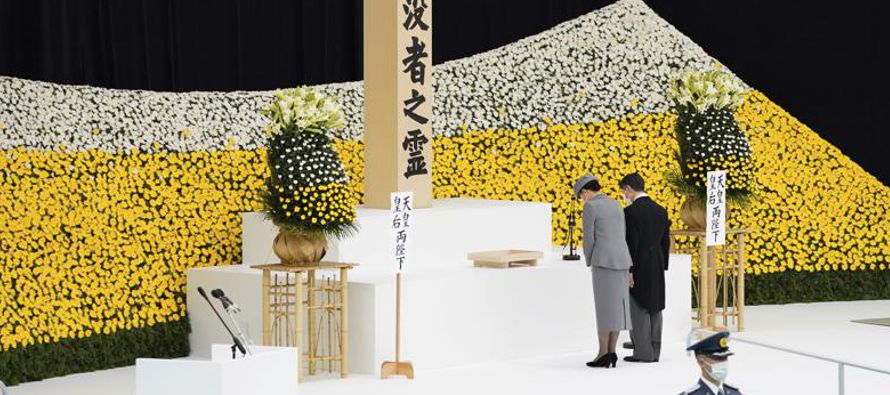 Suga dijo que Japón nunca olvida que la paz que el país disfruta hoy está...