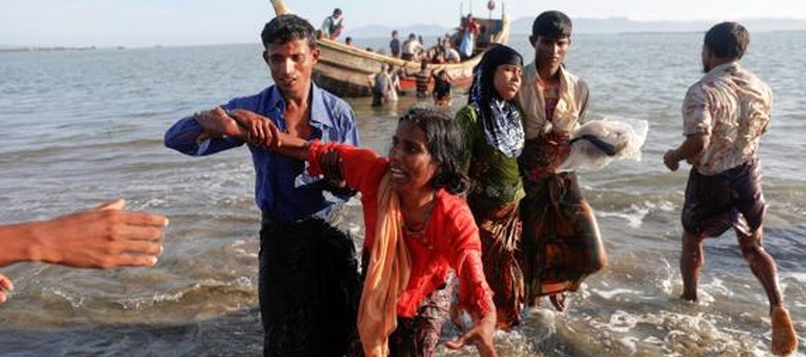Al parecer, los refugiados trataban de huir de una remota isla bangladesí. Miles de rohinya...