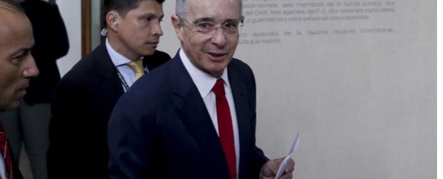 Uribe aseguró que cometió un “error” al decir en 2008 que los...