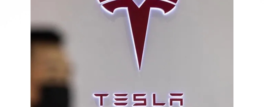 Tesla ha sido acusada por expertos en seguridad de confundir a los consumidores con el nombre de...