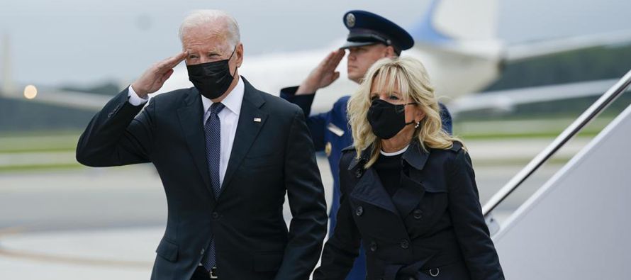 La primera dama Jill Biden acompañó al mandatario en la Base Aérea Dover, en...