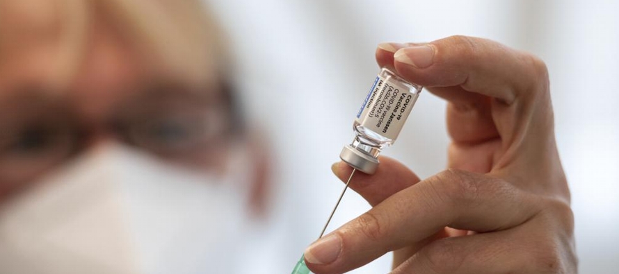 El gobierno busca que el 75% de la población esté inmunizada contra el coronavirus,...
