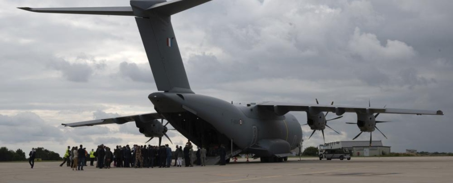 Francia tampoco pudo evacuar a “unas pocas docenas” de afganos que trabajaron para el...