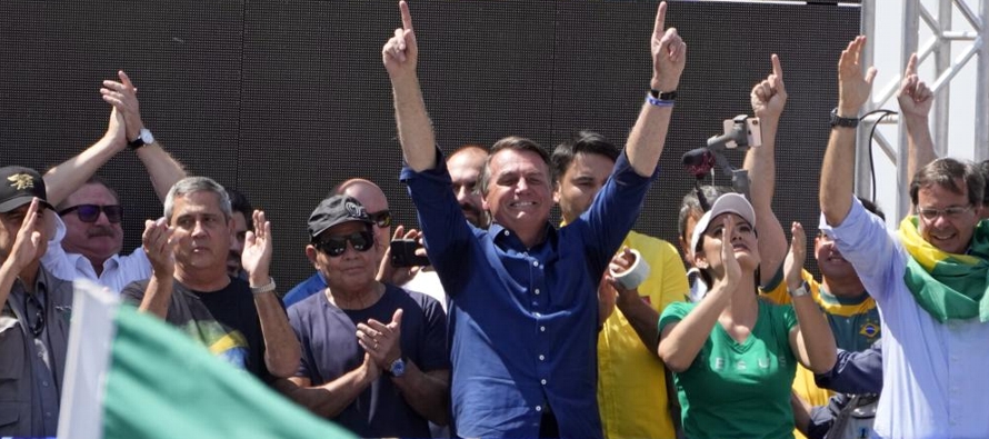 Bolsonaro está enzarzado en una disputa con el máximo tribunal, en particular con un...
