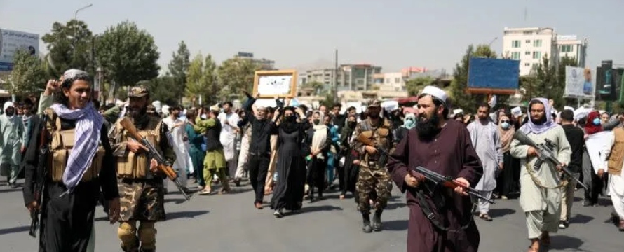 El movimiento militante islamista llegó al poder tras una victoria que se vio acelerada por...