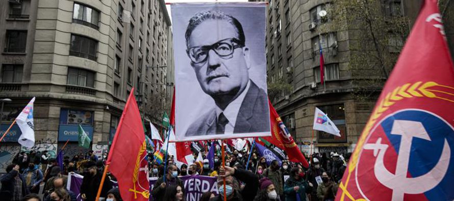  Chile recordó el sábado 48 años del golpe militar que derrocó al...