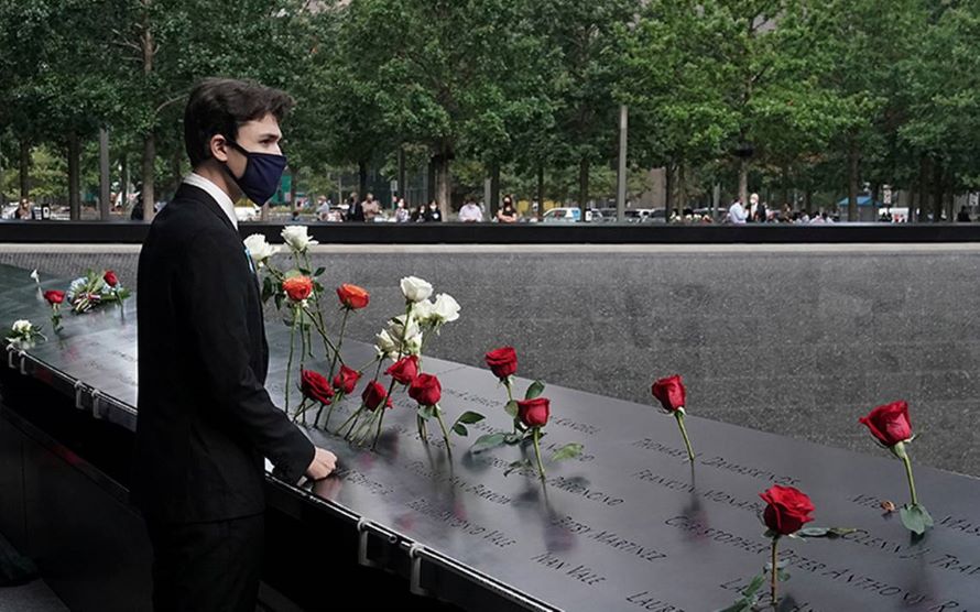 Familiares de las víctimas y cuatro presidentes estadounidenses rindieron honores en los...