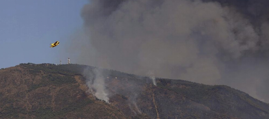 El fuego en el municipio de Málaga ha destruido casi 7,000 hectáreas (17,300 acres)...