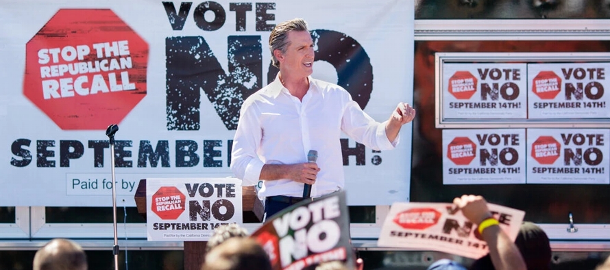 Los votantes de California decidirán el martes si destituyen al gobernador Gavin Newsom, lo...