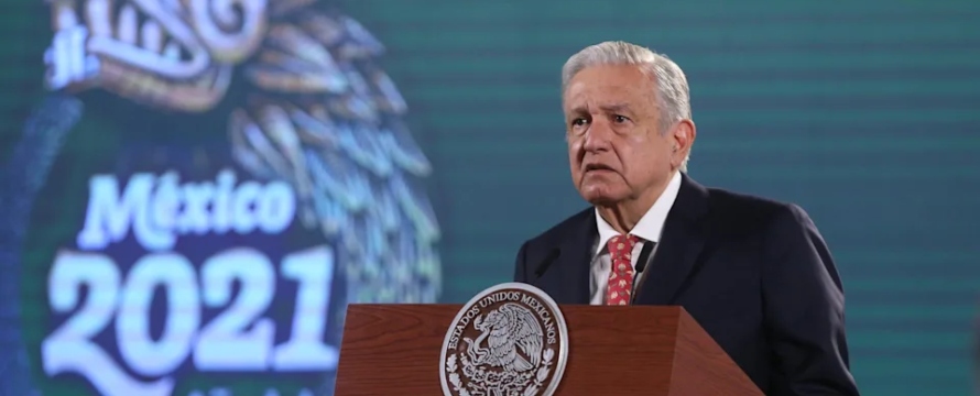 Además, López Obrador dijo que está "analizando" asistir a las...