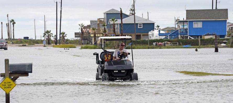 Nicholas podría estancarse sobre Luisiana y provocar inundaciones peligrosas en el extremo...